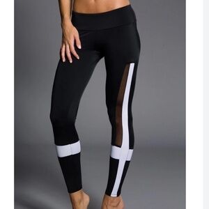 Onzie black and white leggings